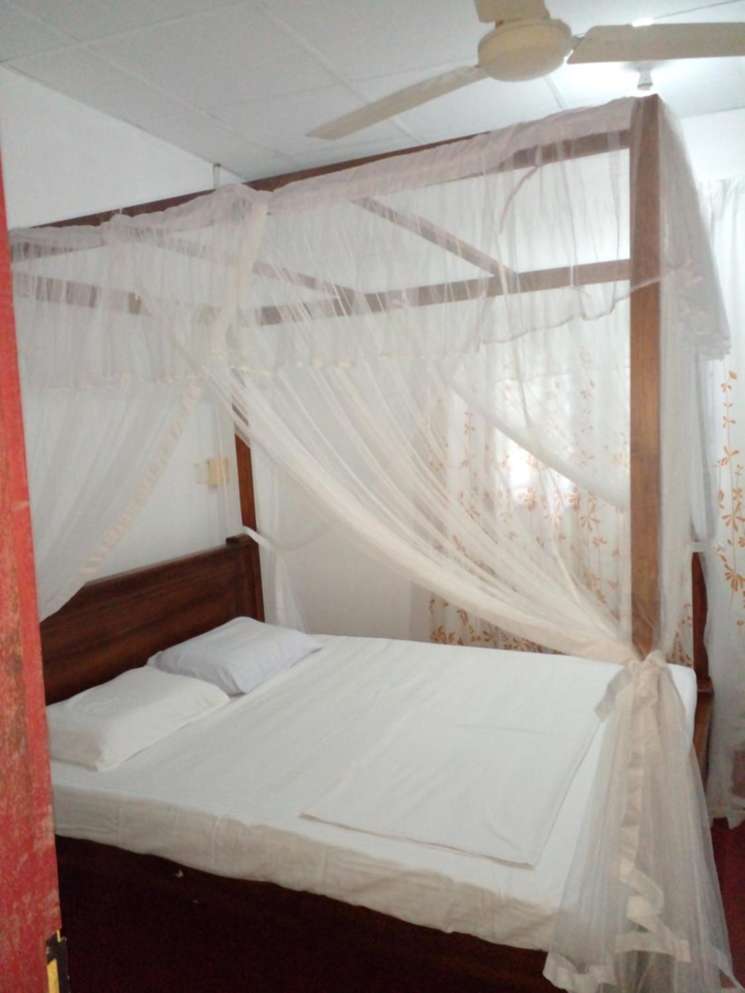 Coco One Holiday Inn Mirissa Rum bild
