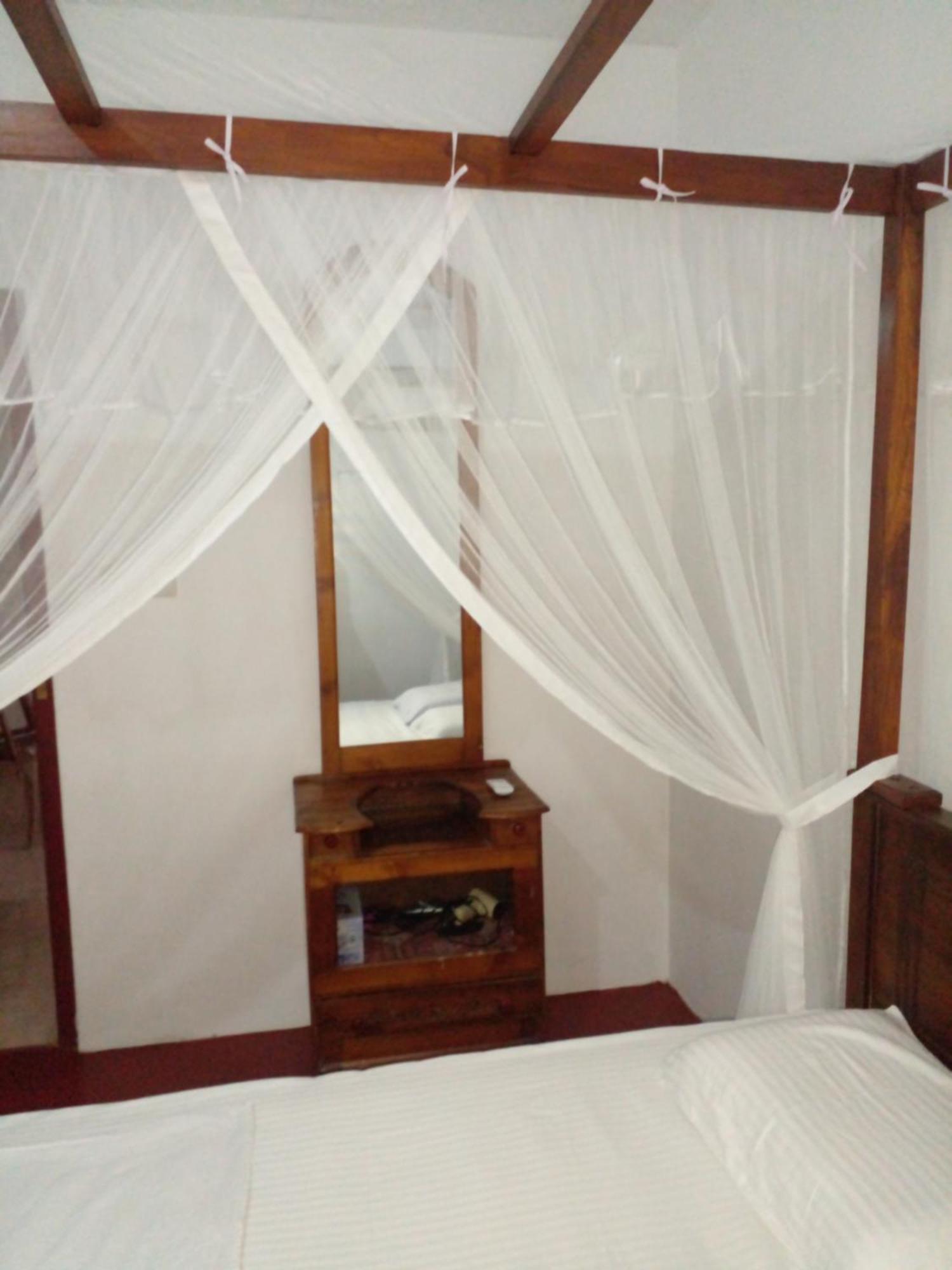 Coco One Holiday Inn Mirissa Rum bild